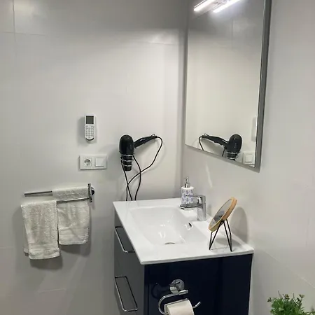 Appartement Amparo Home Family Stay Near Adda, Plaza De Toros & General Hospital