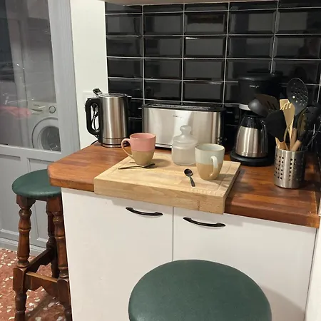 Amparo Home Family Stay Near Adda, Plaza De Toros & General Hospital Alicante