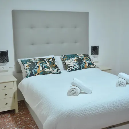 Amparo Home Family Stay Near Adda, Plaza De Toros & General Hospital Appartement *