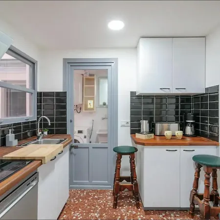 Amparo Home Family Stay Near Adda, Plaza De Toros & General Hospital