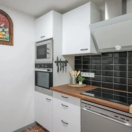 Amparo Home Family Stay Near Adda, Plaza De Toros & General Hospital * Alicante