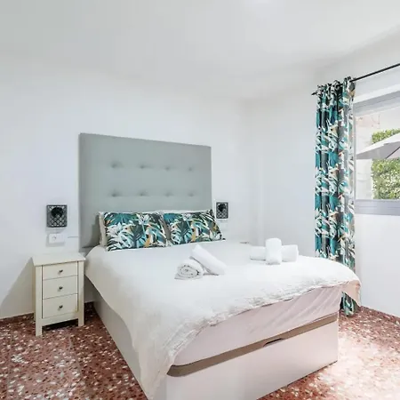 Amparo Home Family Stay Near Adda, Plaza De Toros & General Hospital Appartement