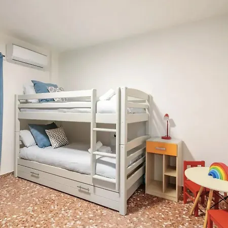 Amparo Home Family Stay Near Adda, Plaza De Toros & General Hospital *