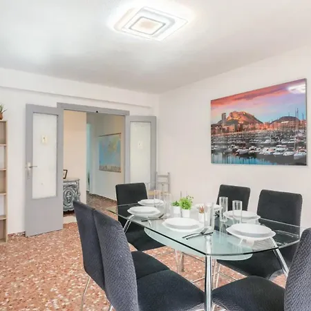 Amparo Home Family Stay Near Adda, Plaza De Toros & General Hospital Appartement