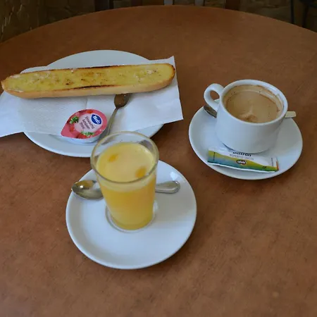 Appartement Amparo Home Family Stay Near Adda, Plaza De Toros & General Hospital